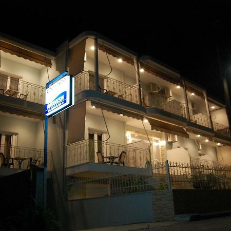 Napoleon Aparthotel Rovies Esterno foto
