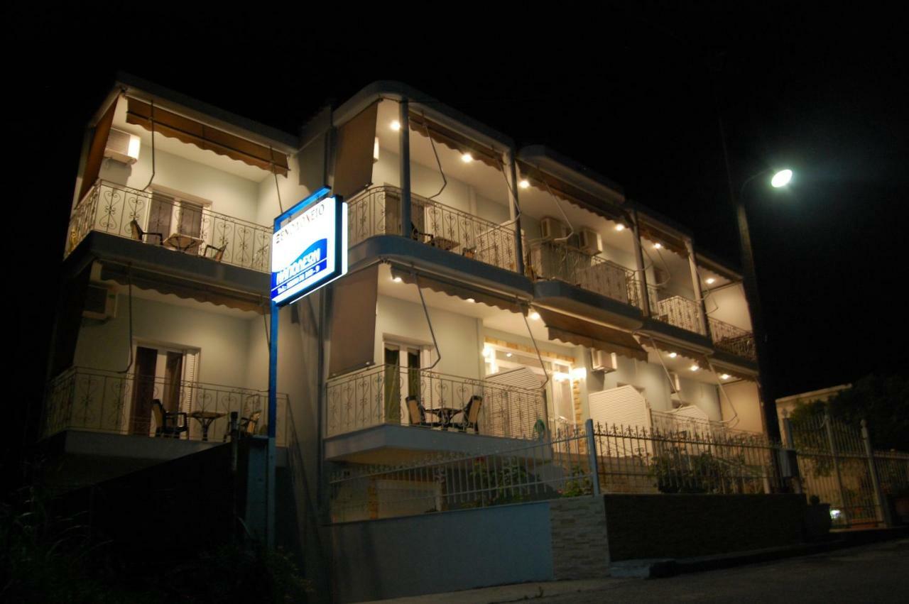Napoleon Aparthotel Rovies Esterno foto